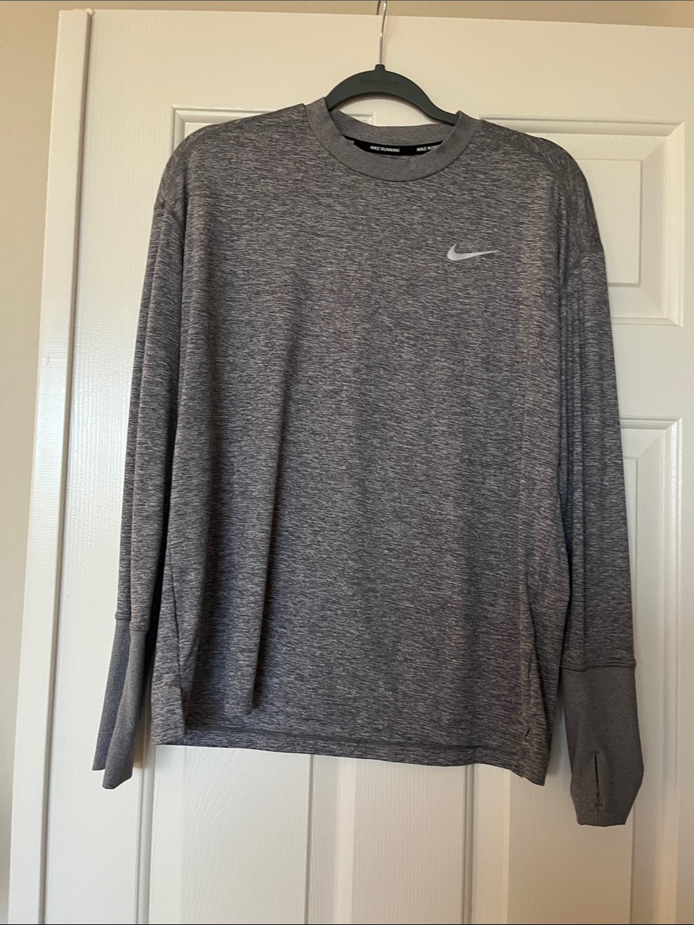 Nike women’s Heather Gray Long-Sleeve Performance Top